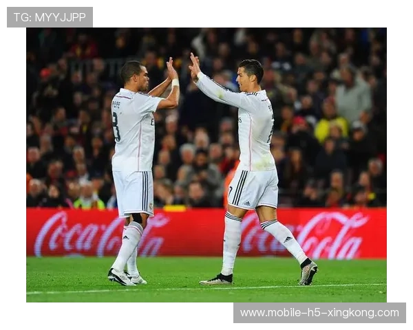 波尔图佩佩左脚劲射扳平比分球迷尖叫连连——热血背后的品牌陪伴