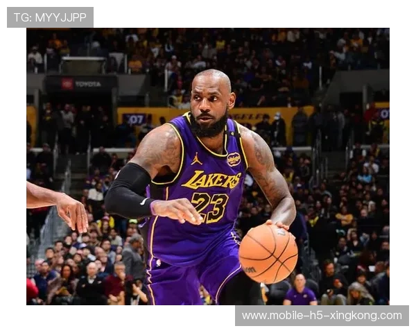 詹姆斯顶弧三分精准命中，湖人扩大领先